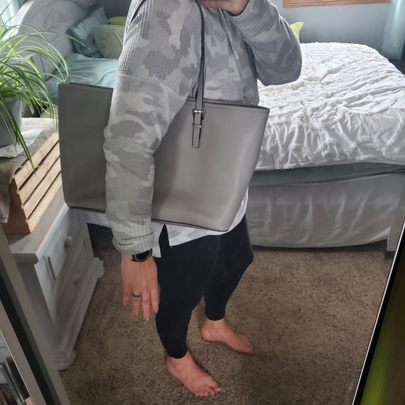 Large Michael Kors Purse - Picture 10 of 15